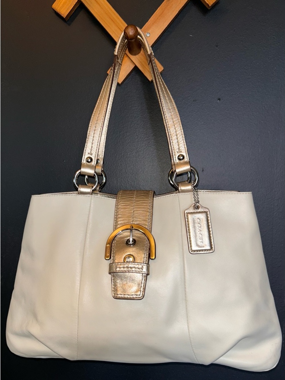 Coach Soho East West Leather Tote  Carryall Handbag With Metallic Gold Trim-EUC